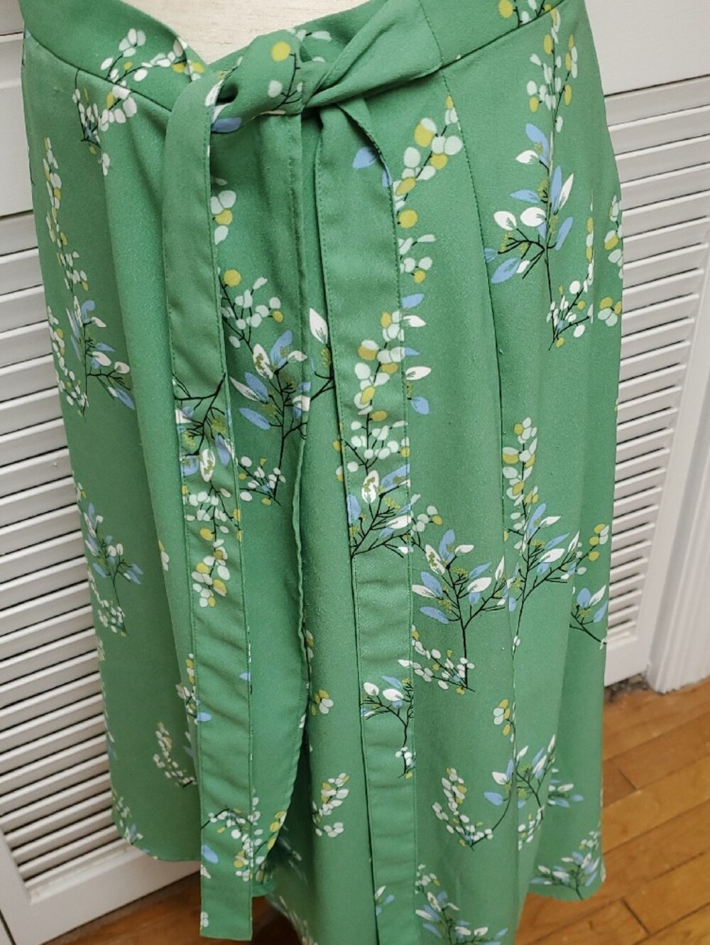 LOFT Green Floral High-Low Wrap Skirt with Tie - Picture 7 of 9